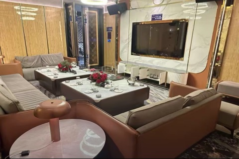 平凉夜场新机遇 青春舞台展风采